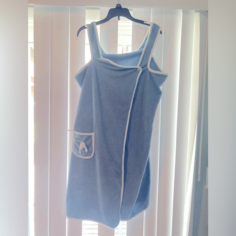 Soft towel dress with snap closure